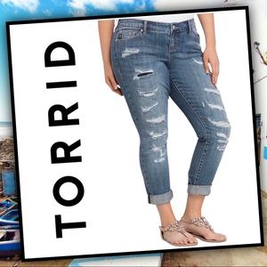 TORRID Destructed Boyfriend Jeans #T876jn6B